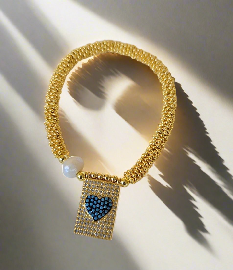 Nuestras pulseras aportan un toque moderno, versátil y de sofisticación.